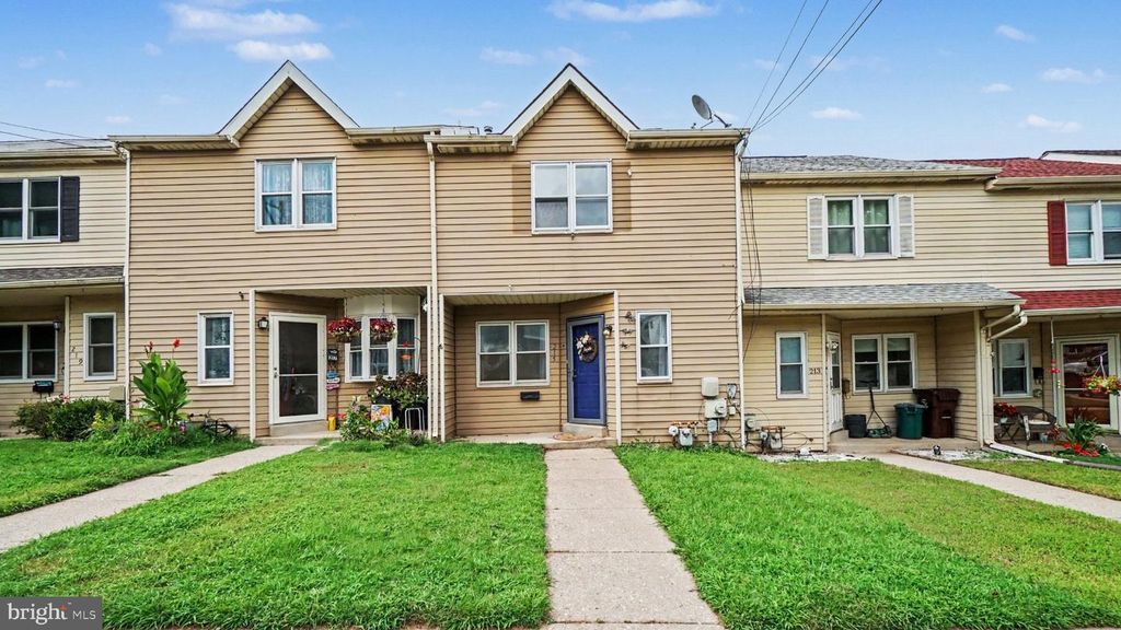 215 COATES ST, BRIDGEPORT, PA 19405 — exterior