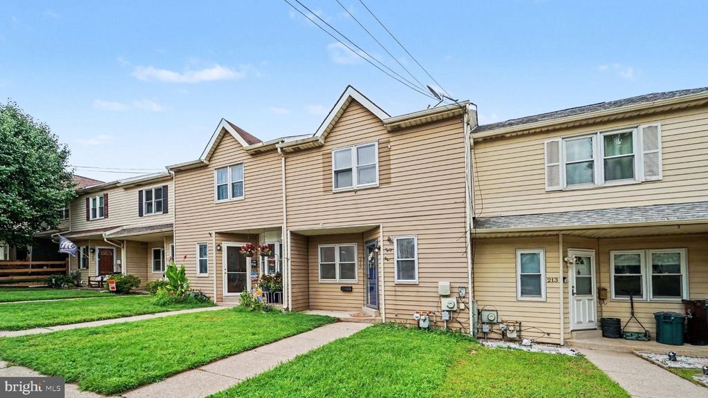 215 COATES ST, BRIDGEPORT, PA 19405 — photo 3