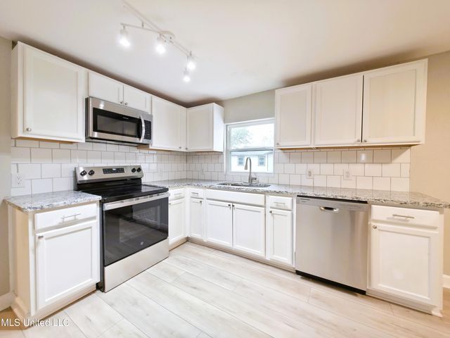 1103 Kell Avenue, Pascagoula, MS 39567