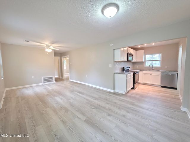 1103 Kell Avenue, Pascagoula, MS 39567