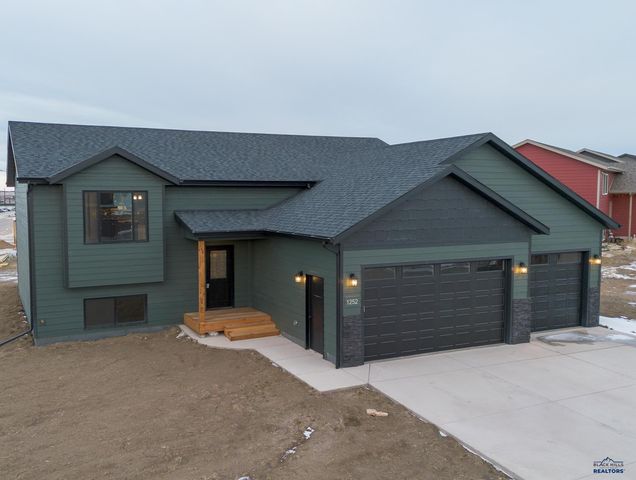 1252 KODIAK DRIVE, Box Elder, SD 57719
