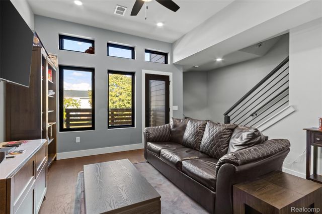 1539 Pallister 9, Detroit, MI 48206