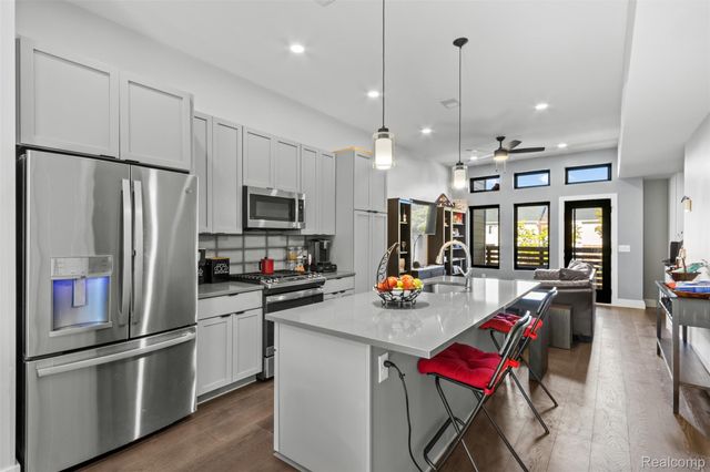 1539 Pallister 9, Detroit, MI 48206