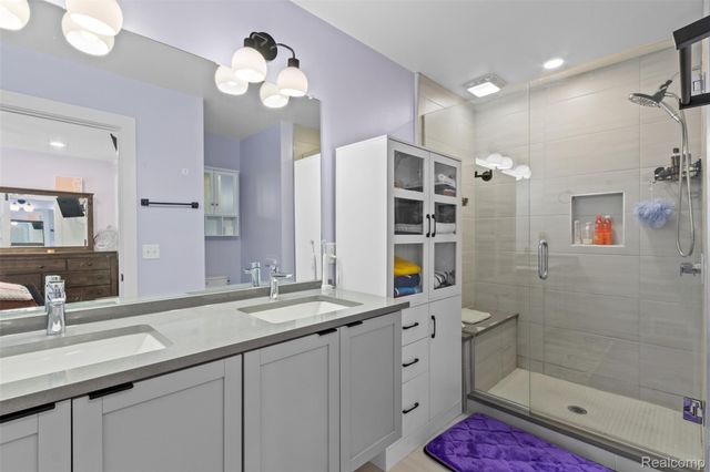 1539 Pallister 9, Detroit, MI 48206