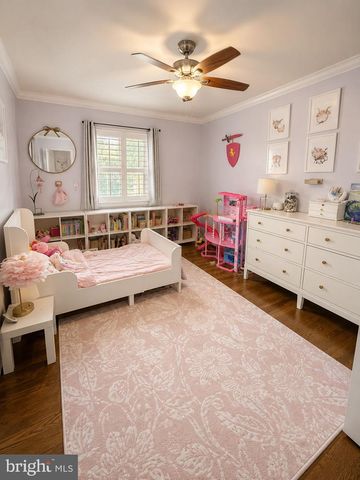 9201 CHERRYTREE DR, Alexandria, VA 22309