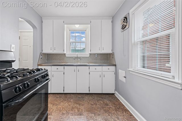 2305 Vinewood Street, Wyandotte, MI 48192