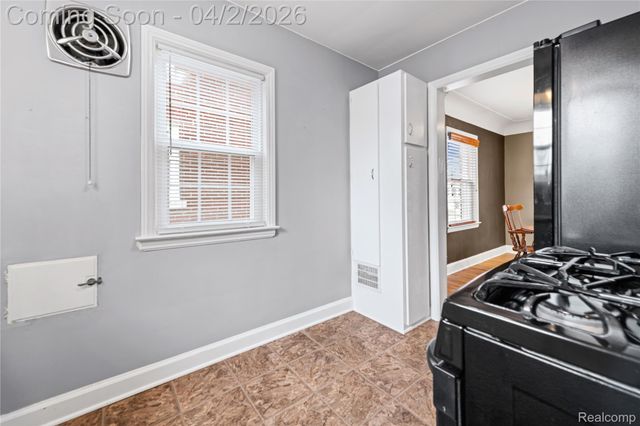 2305 Vinewood Street, Wyandotte, MI 48192