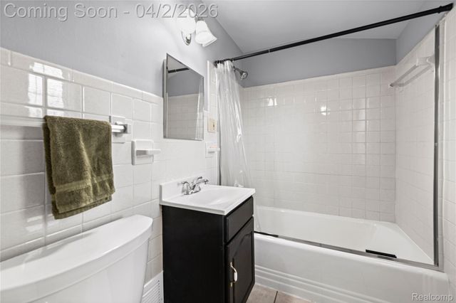 2305 Vinewood Street, Wyandotte, MI 48192