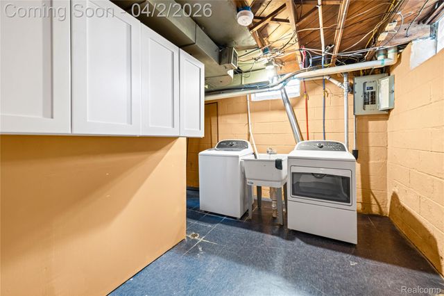 2305 Vinewood Street, Wyandotte, MI 48192