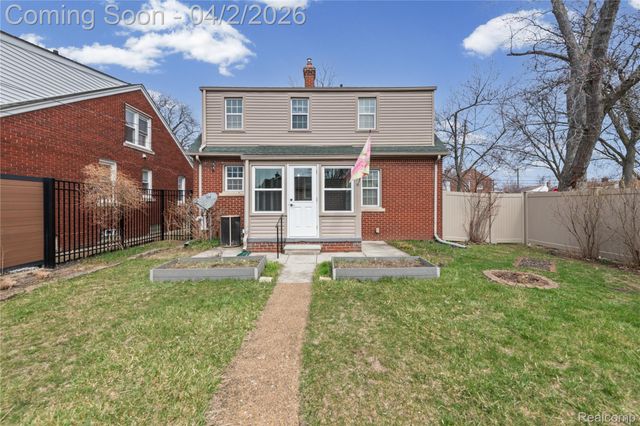 2305 Vinewood Street, Wyandotte, MI 48192