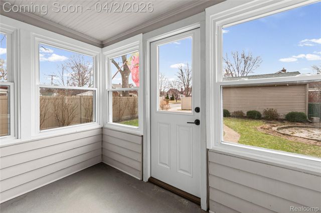 2305 Vinewood Street, Wyandotte, MI 48192