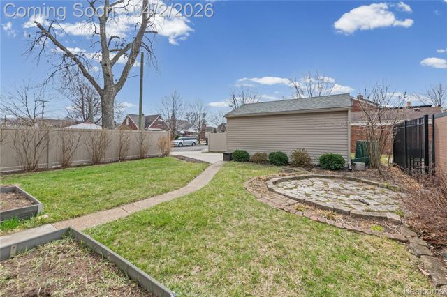 2305 Vinewood Street, Wyandotte, MI 48192