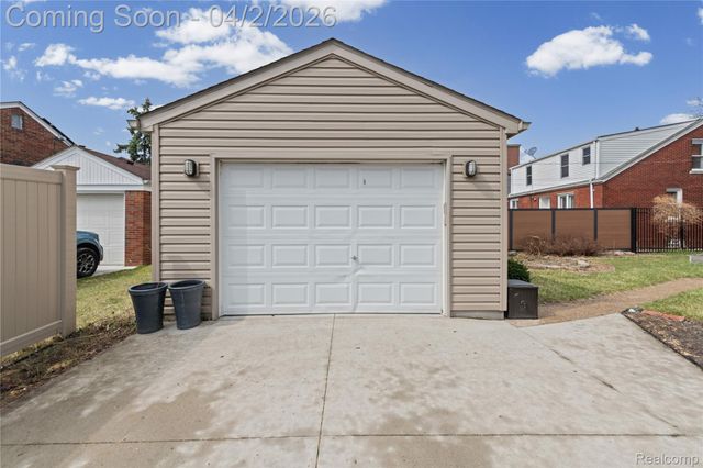 2305 Vinewood Street, Wyandotte, MI 48192