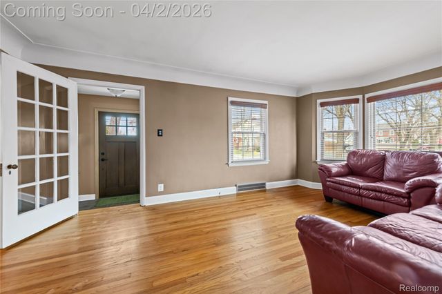 2305 Vinewood Street, Wyandotte, MI 48192