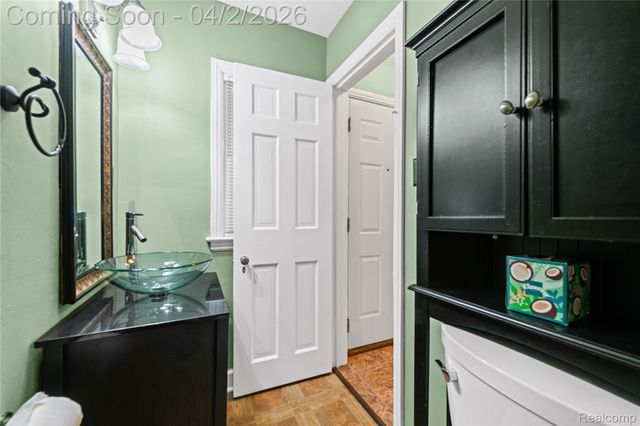 2305 Vinewood Street, Wyandotte, MI 48192