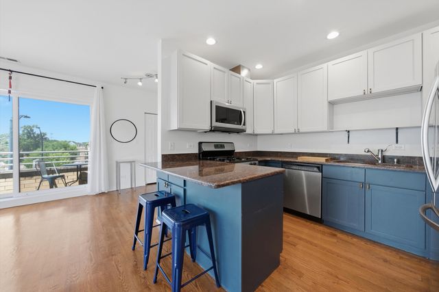 3801 N Kedzie Avenue 3S, Chicago, IL 60618