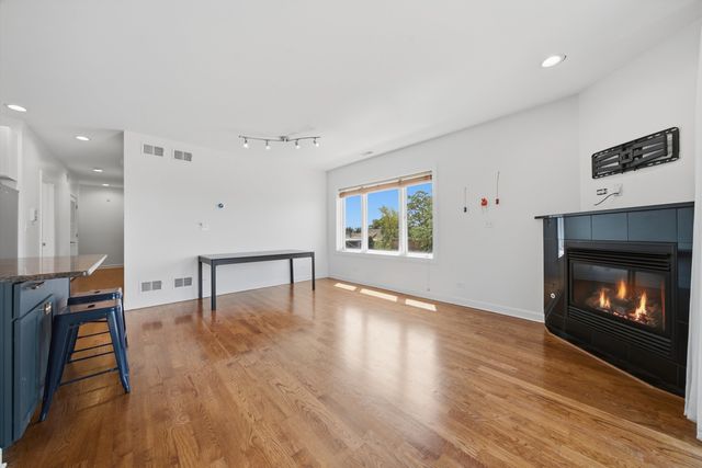 3801 N Kedzie Avenue 3S, Chicago, IL 60618
