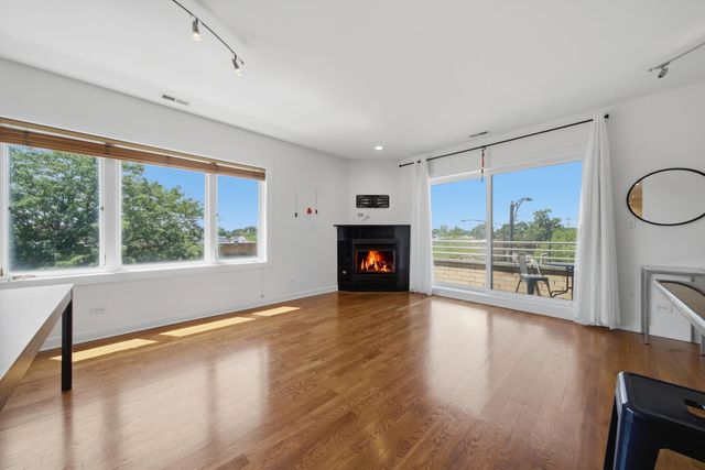 3801 N Kedzie Avenue 3S, Chicago, IL 60618