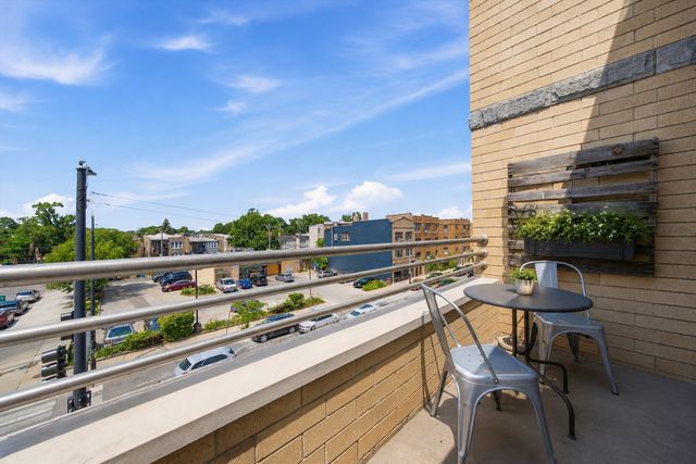 3801 N Kedzie Avenue 3S, Chicago, IL 60618