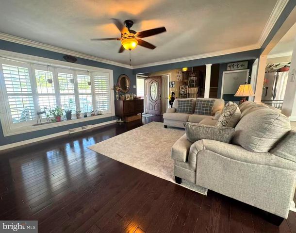 649 HUTCHINSON TER, Holmes, PA 19043