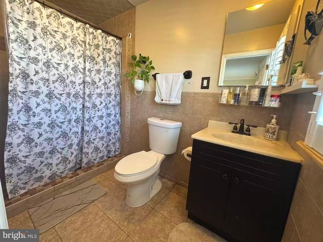 649 HUTCHINSON TER, Holmes, PA 19043