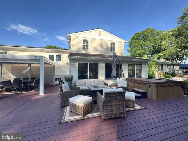 649 HUTCHINSON TER, Holmes, PA 19043