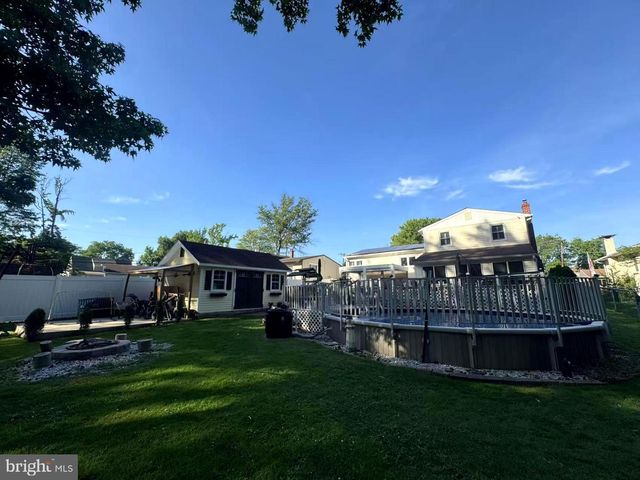 649 HUTCHINSON TER, Holmes, PA 19043