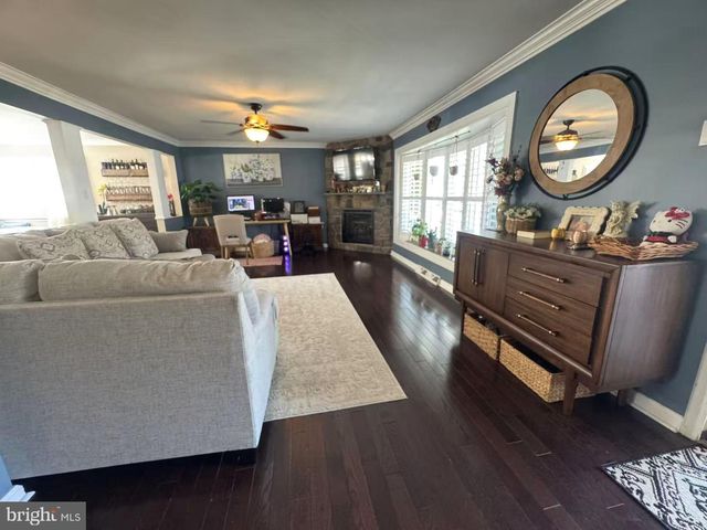 649 HUTCHINSON TER, Holmes, PA 19043