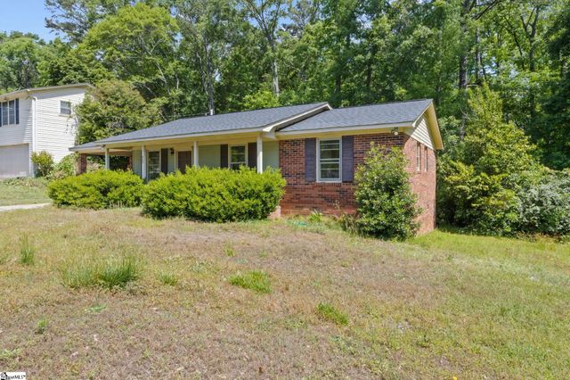 400 Meadow Road, Laurens, SC 29360