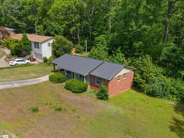 400 Meadow Road, Laurens, SC 29360