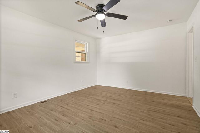 400 Meadow Road, Laurens, SC 29360