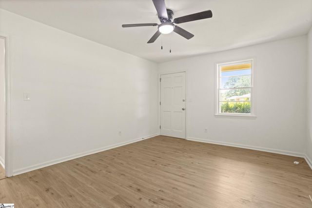 400 Meadow Road, Laurens, SC 29360