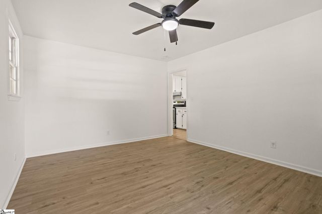 400 Meadow Road, Laurens, SC 29360