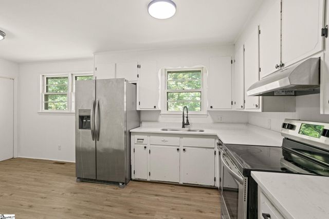 400 Meadow Road, Laurens, SC 29360