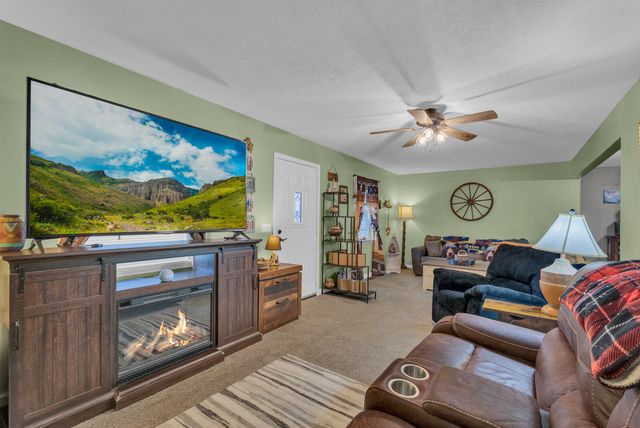 568 Brock Ln, Sparta, TN 38583