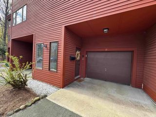 17 Robin Way, Brattleboro, VT 05301