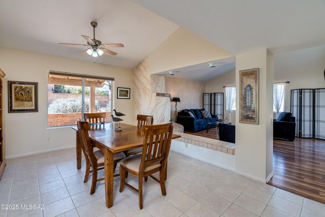 736 W Desert Hills Drive, Green Valley, AZ 85622