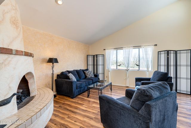 736 W Desert Hills Drive, Green Valley, AZ 85622