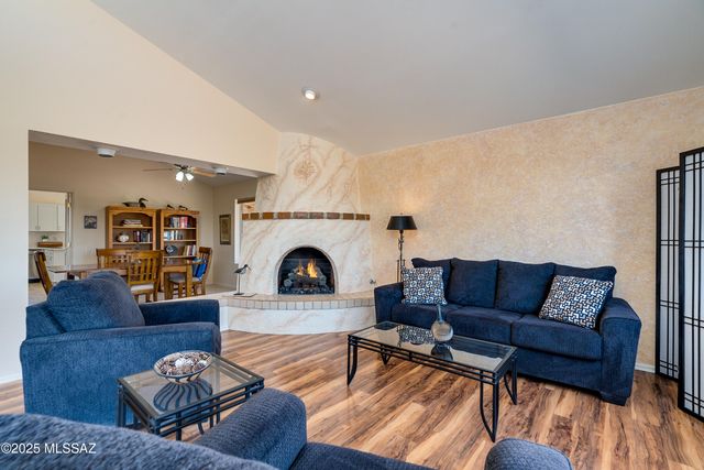 736 W Desert Hills Drive, Green Valley, AZ 85622