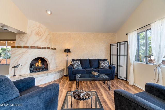 736 W Desert Hills Drive, Green Valley, AZ 85622