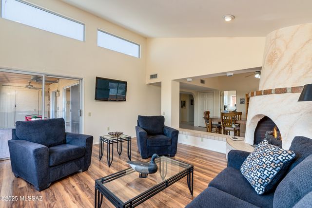 736 W Desert Hills Drive, Green Valley, AZ 85622