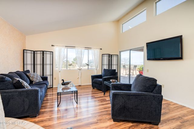 736 W Desert Hills Drive, Green Valley, AZ 85622