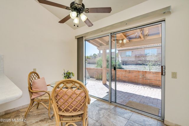 736 W Desert Hills Drive, Green Valley, AZ 85622