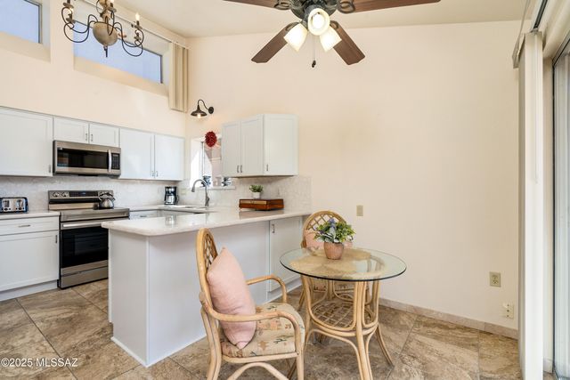 736 W Desert Hills Drive, Green Valley, AZ 85622