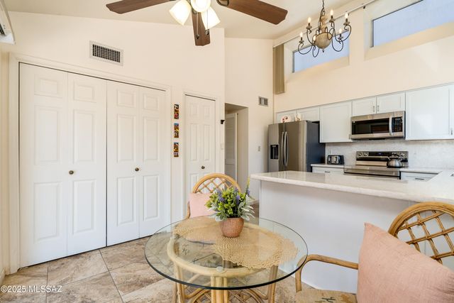 736 W Desert Hills Drive, Green Valley, AZ 85622