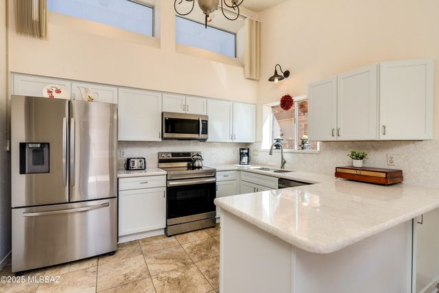 736 W Desert Hills Drive, Green Valley, AZ 85622