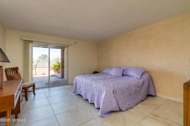 736 W Desert Hills Drive, Green Valley, AZ 85622