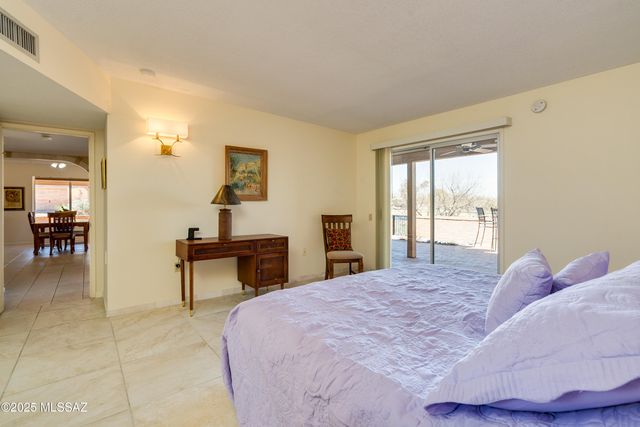 736 W Desert Hills Drive, Green Valley, AZ 85622