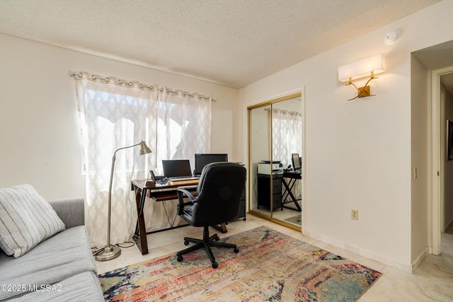 736 W Desert Hills Drive, Green Valley, AZ 85622