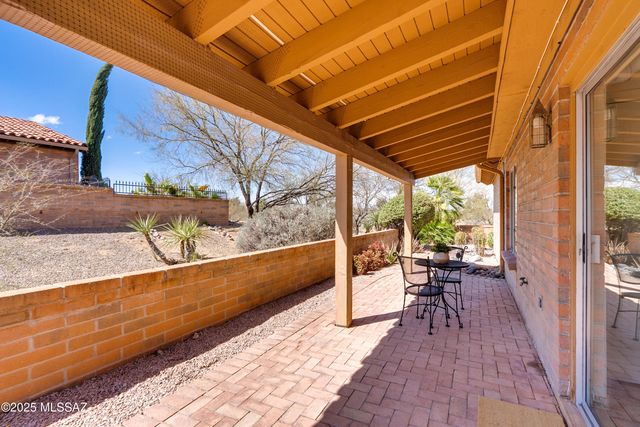 736 W Desert Hills Drive, Green Valley, AZ 85622